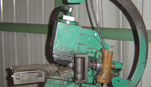 Manual hydraulic edge pulling machine